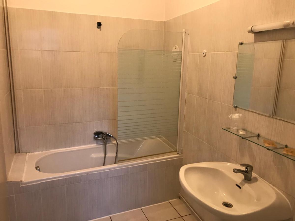 Hotel De La Gare Chateauroux Bagian luar foto
